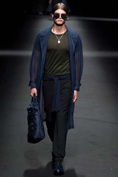 Look 27